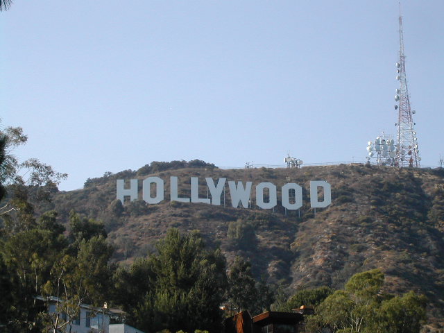 http://www.colorworks.co.jp/weblog/2010/12/15/HollywoodSignnn.jpg