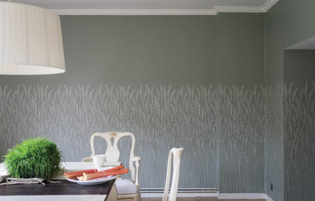 FARROW&BALL 壁紙 Feather Grass BP5102 / モノトーンインテリア：どんな色も引き立てる上品で洗練された「グレー」